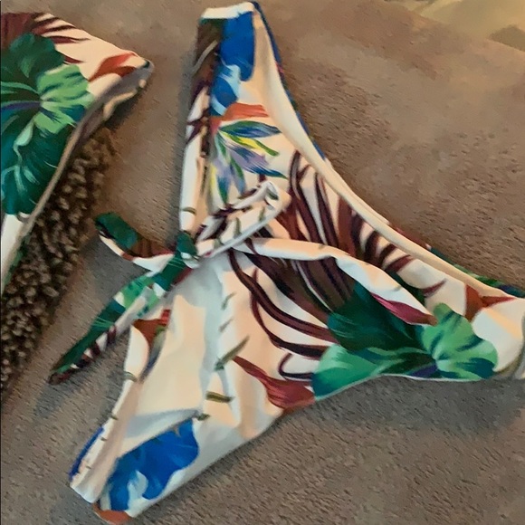 Haute bikini - Picture 2 of 7